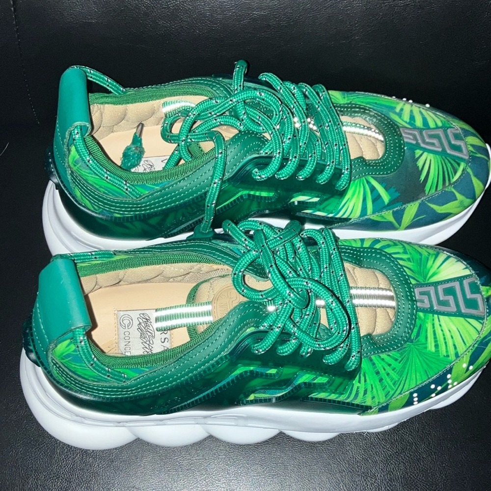 Versace chain reaction